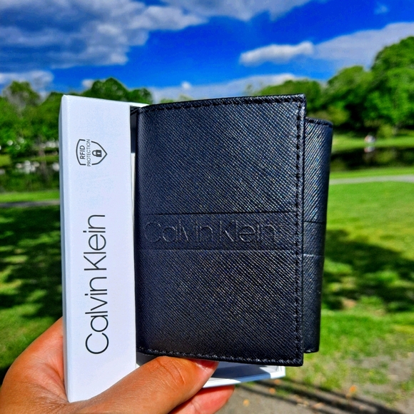 *Calvin Klein RFID Protection Mens Wallet!! - Picture 7 of 12